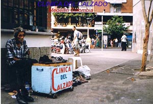 El zapatero remendn, zona  comercial guayaco, los san andresitos,  como es medelln, por dentro, trabajadores informales, fotos, fotografias, imagen,  imagenes,  dibujos, vistas,  
prestamistas, parque Berro,  gaminnes, comercio informal